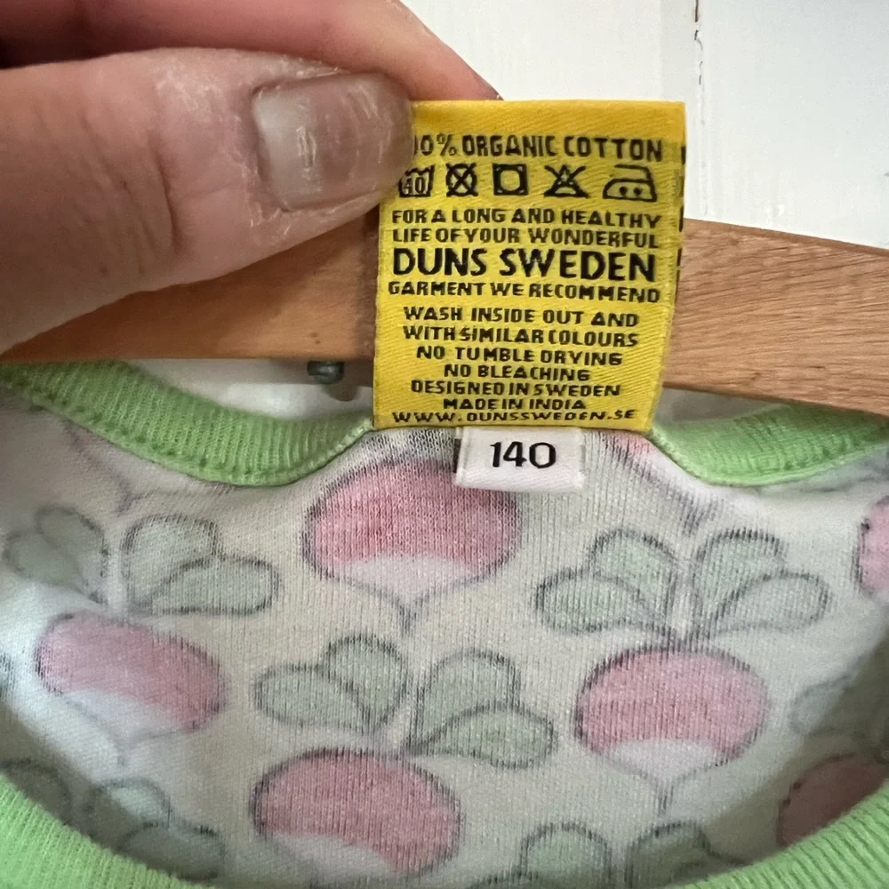 3/$50 ✨ —Duns Short Sleeve Radish Print Dress size 13-14 - Picture 3 of 3